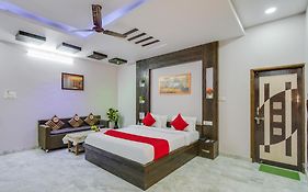 Oyo Hotel Royal